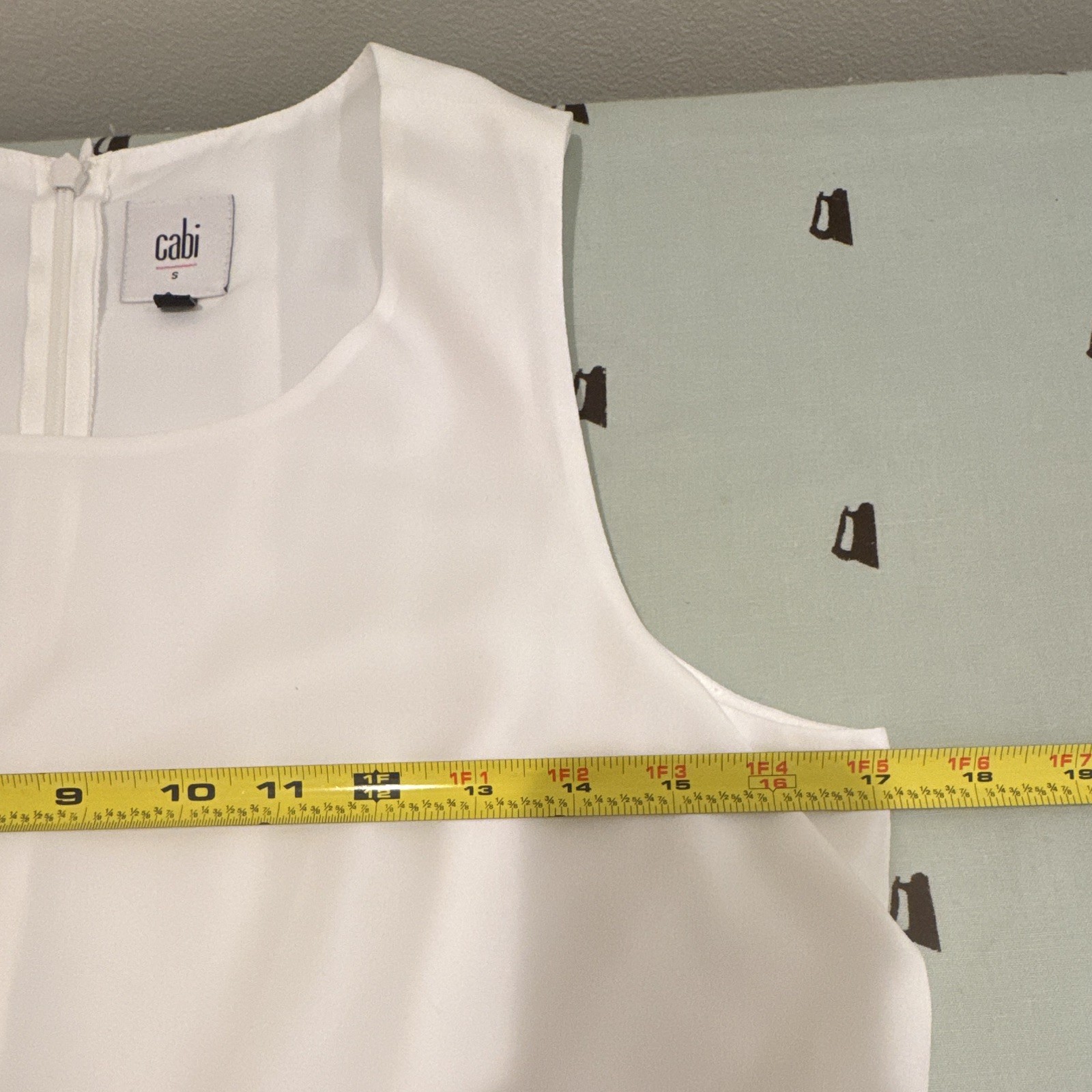 CAbi Woven Layered Zip Stretch Round Neck Sleeveless Blouse White Women’s S