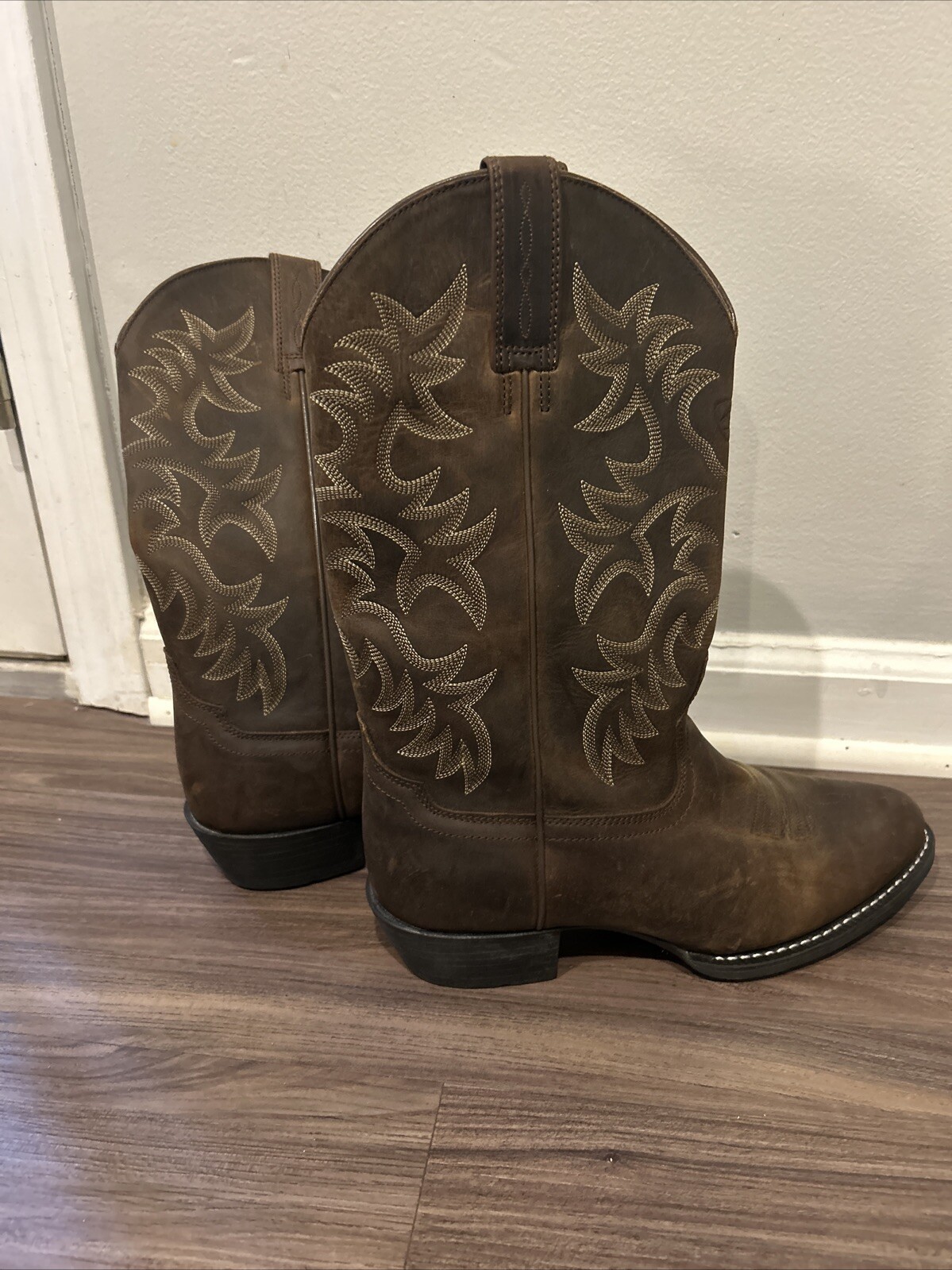 Ariat 34725 Distressed Brown Leather Cowboy Western Boots Men’s sz 8EE