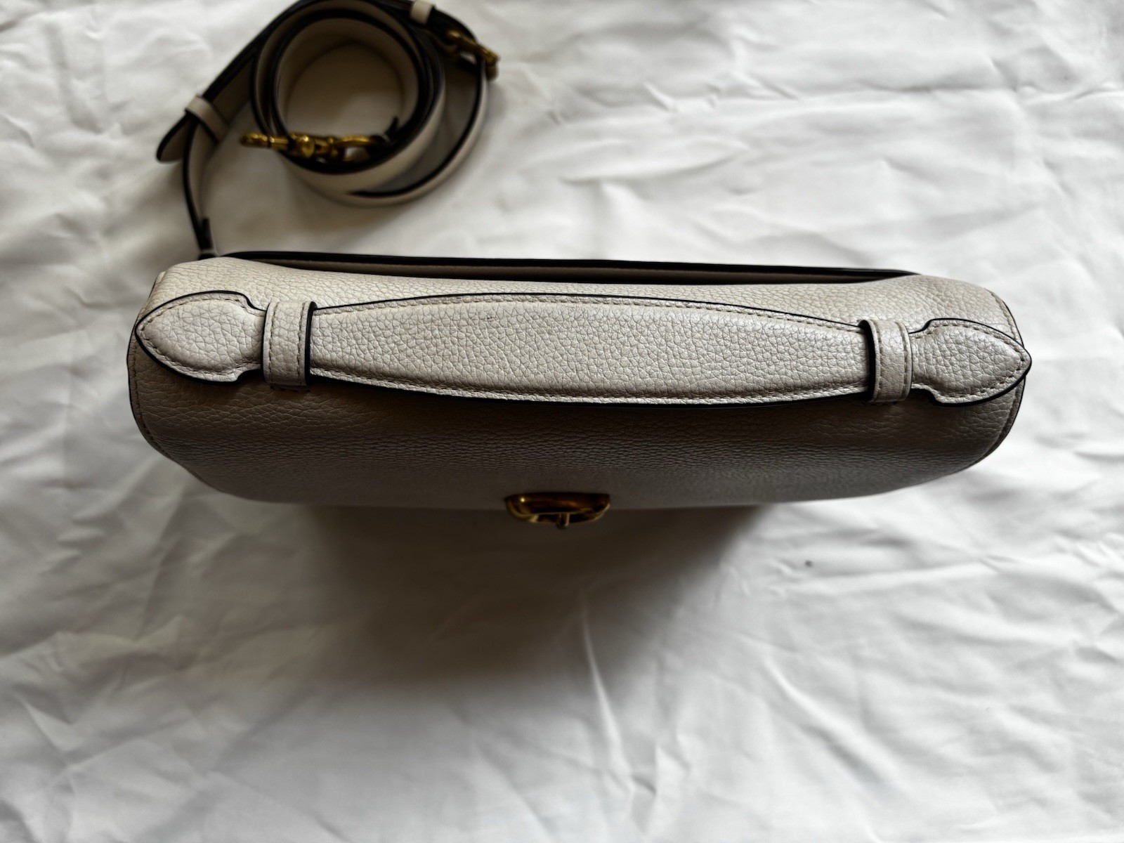 Coach Beige Pebbled Crossbody Bag Turnlock Zip Top Handle Detachable Strap