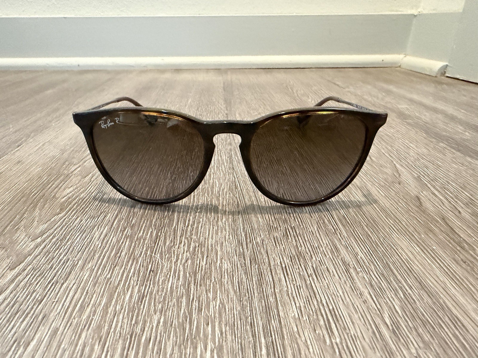 Authentic RAY-BAN ERIKA RB4171 710/T5 WOMEN’S POLARIZED SUNGLASSES 54mm Lens