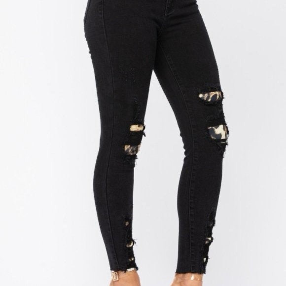 NWT Judy Blue Black Leopard Patch Skinny Jeans Mid Rise Size 15/32