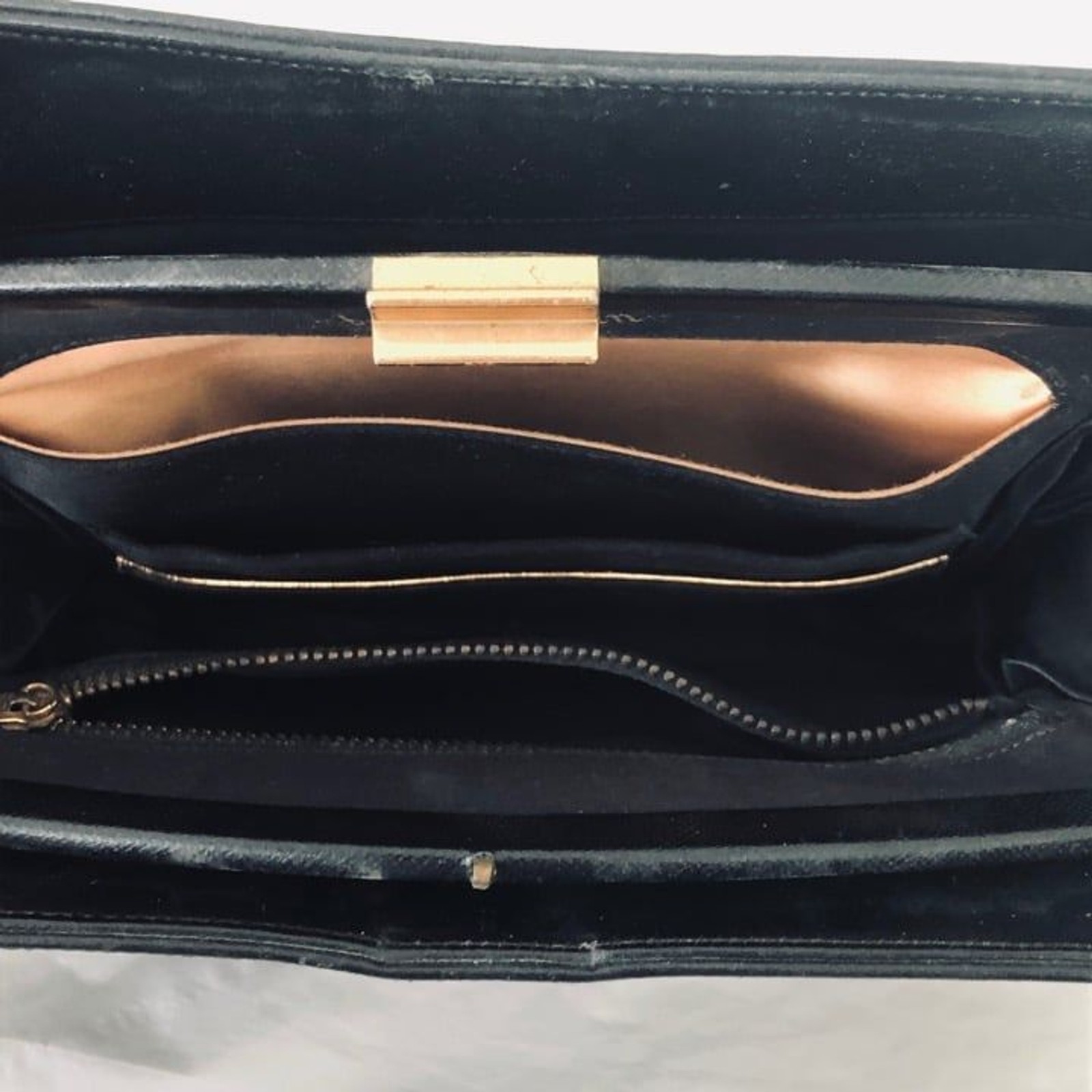Vintage “Bag By Dorian” Handbag Black Leather Gold tone Hardwear Chain 10″x7″x3″