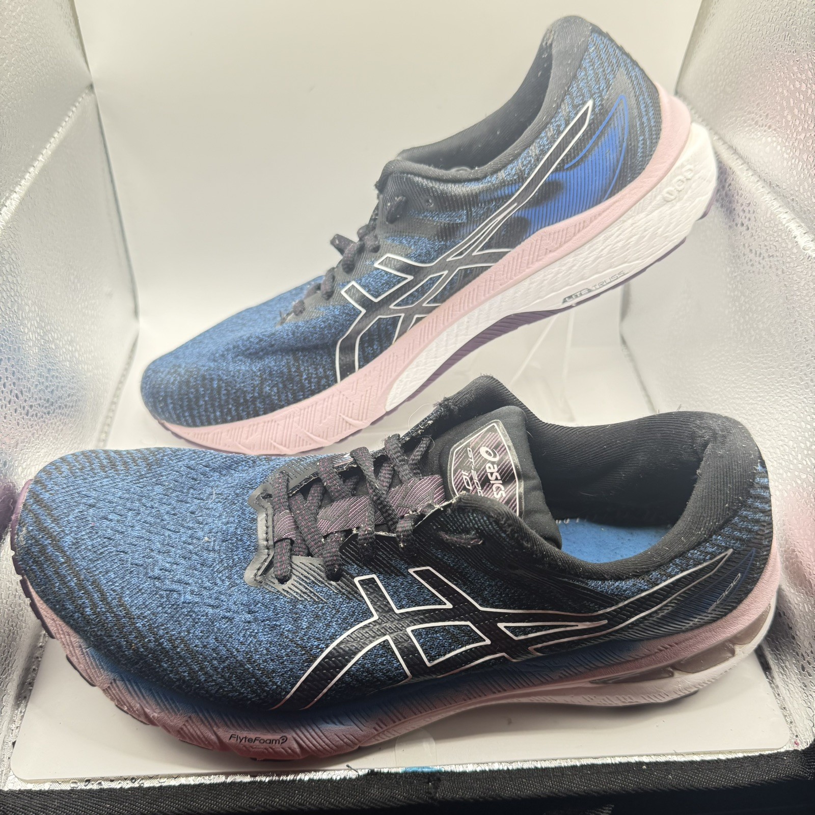 ASICS Women’s GT-2000 10 Running Shoes, 11 Lake Drive/White-Rare model color