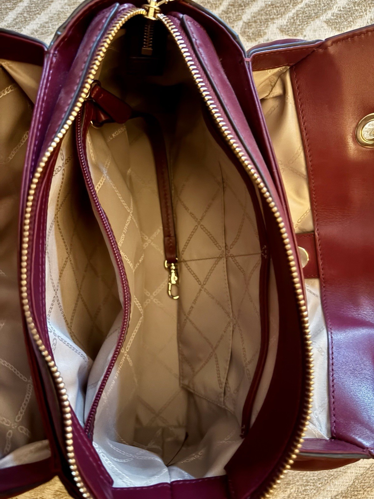Authentic MICHAEL KORS WHITNEY Medium Tote Bag Quilted Leather