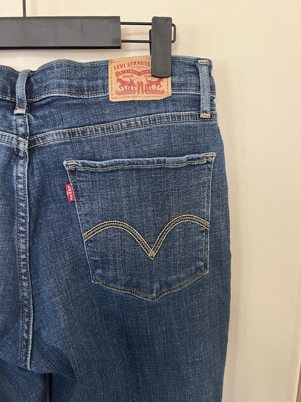 Levi’s Womens 29 Blue Medium Wash Mid Rise Classic Straight Leg Jeans