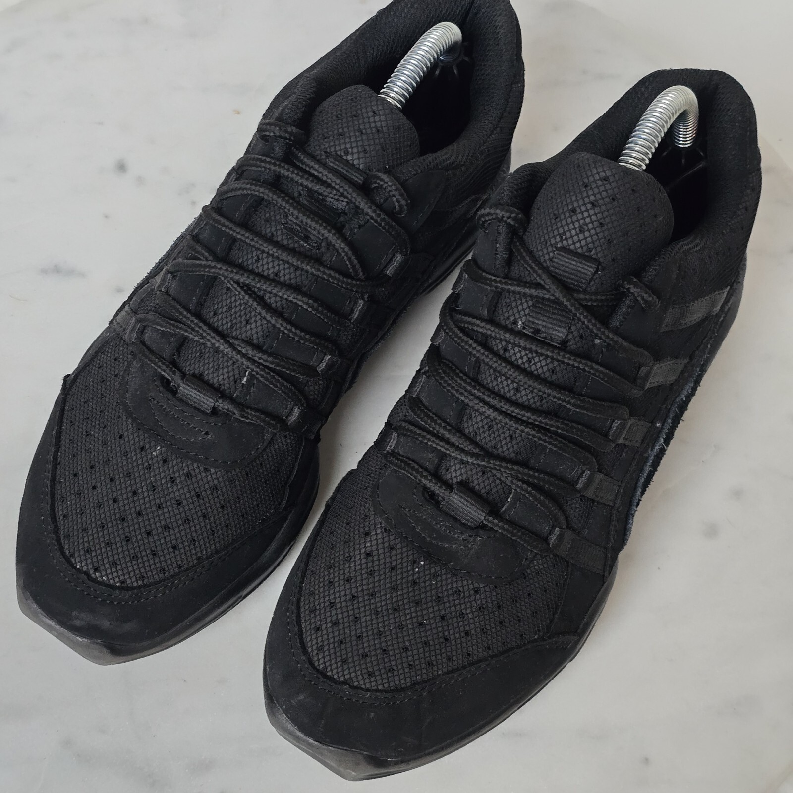 Capezio Shoes Womens 7 Black Studio Dance Sneakers 202848 Mesh Suede Lace Up EUC