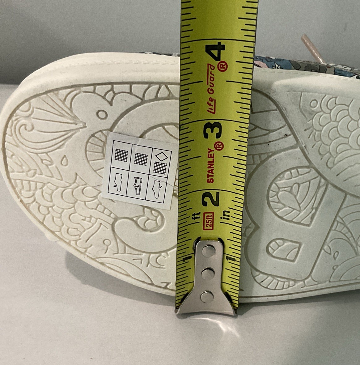 BOBS 179082 Skechers Beach Bingo Womens Sz 8 Dog Print Mem. Foam Vegan Sneakers