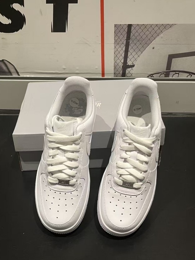 Nike Air Force 1 Low Top Triple White ’07 Mens White Sports Classic Sneaker