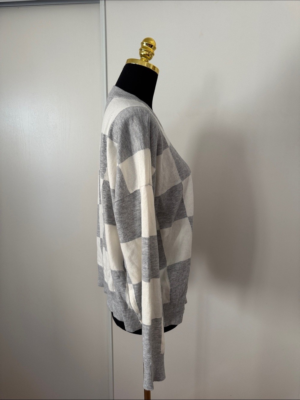 T Tahari Gray & White Checkerboard Crewneck Sweater