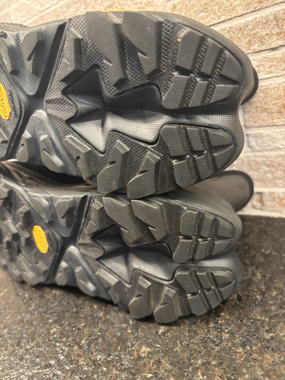Hoka One One Anacapa 2 Freedom Trail Running Hiker Vibram Black Sz 12D – EUC!