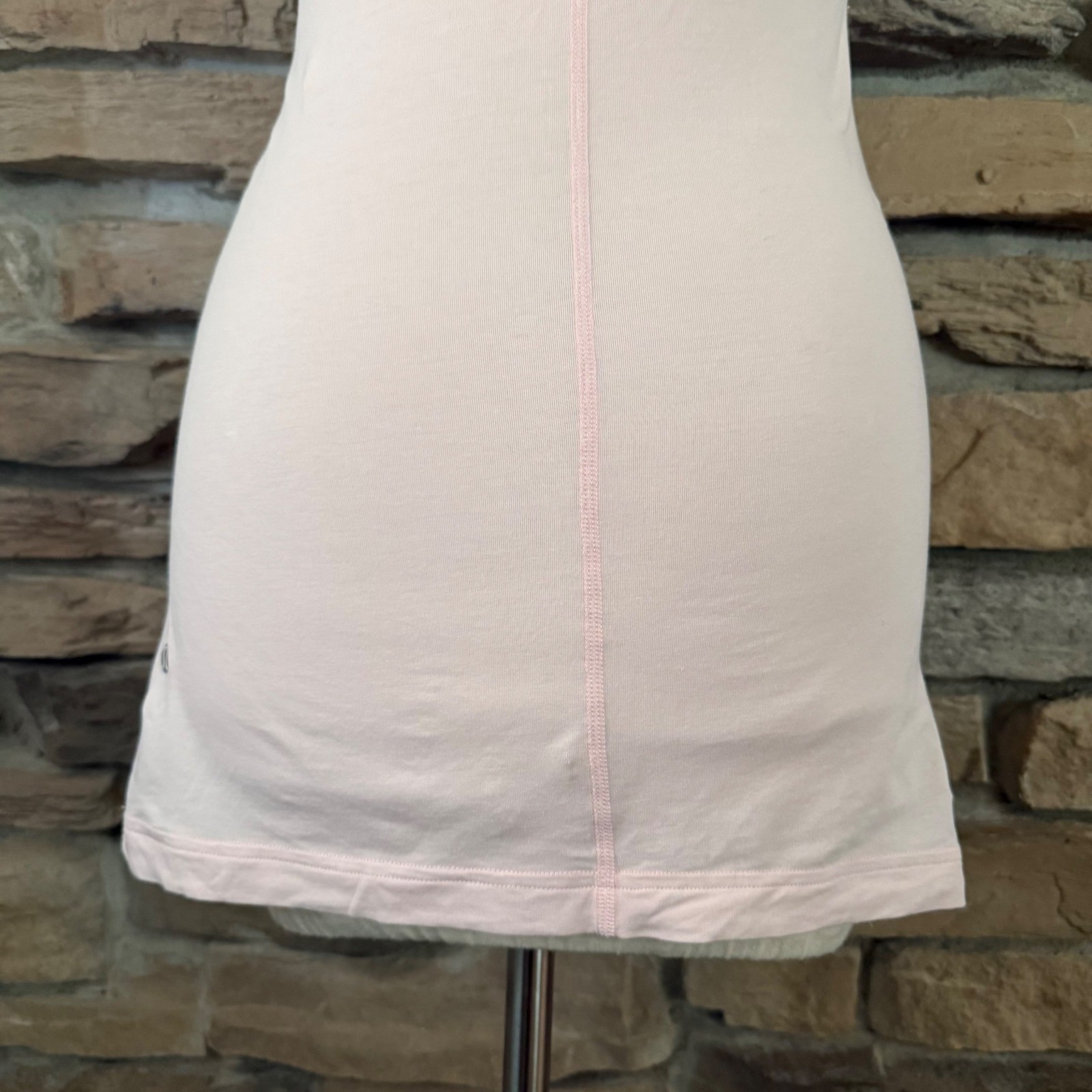 Lululemon Approx. S Light Pink Scoop Neck Slim Fit Athletic Tank Top Longline