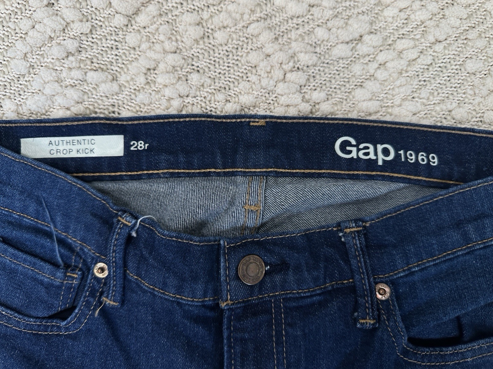 Gap 1969 Authentic Crop Kick Jeans Womens Size 28R (6R) Raw Hem Dark Wash Blue