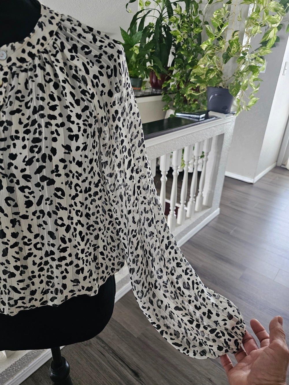 Size S Women’s Black and White Leopard Print Blouse