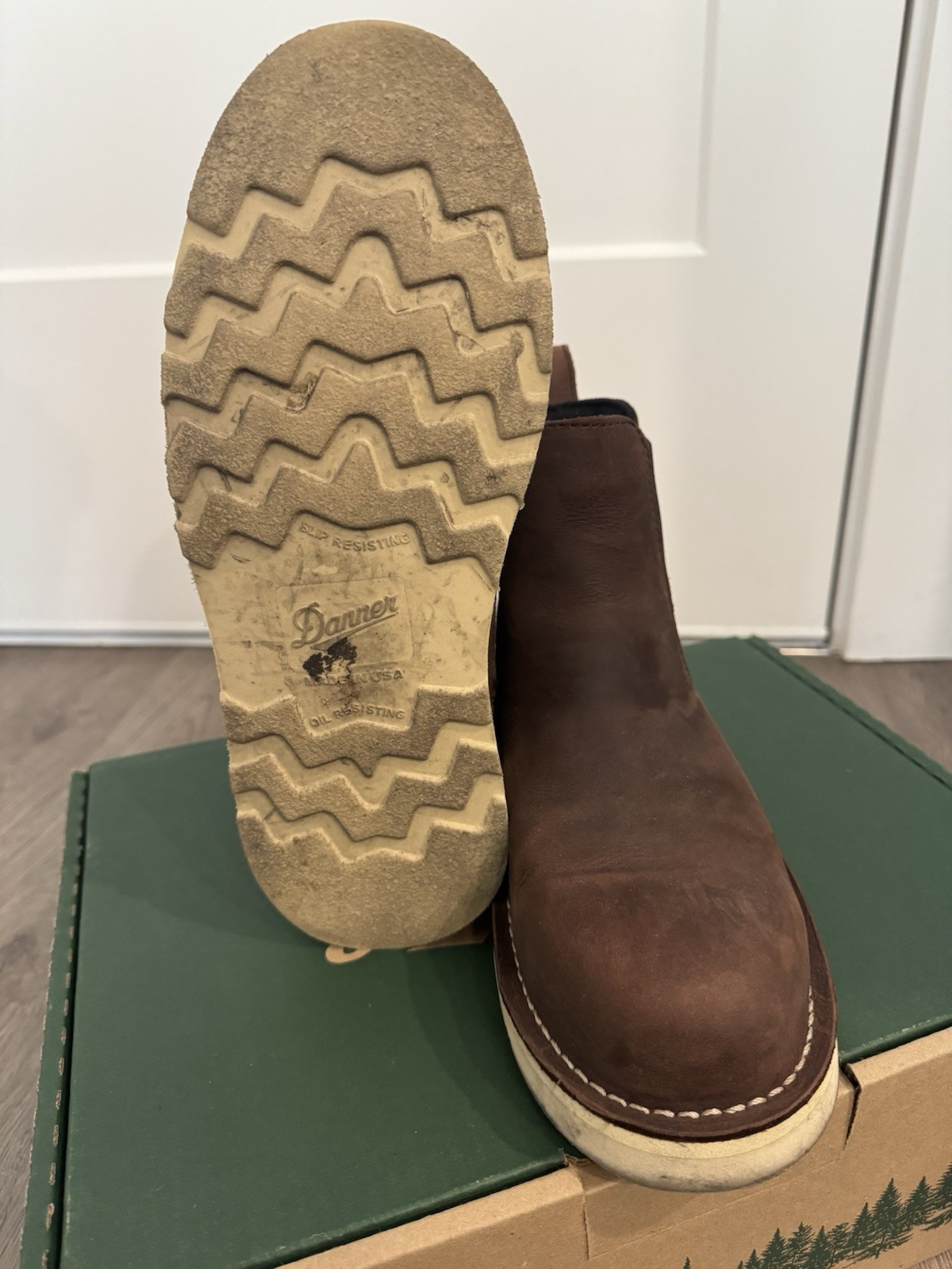 Danner Bull Run Chelsea 6″ Soft Toe Boot Men, Brown, Size 8 D