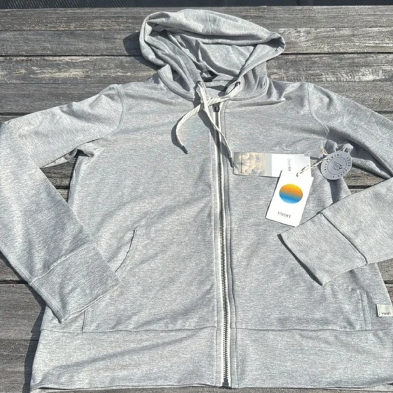 NWT Vuori Women’s Halo Performance Hoodie 2.0 – Pale Grey Heather Color – NEW