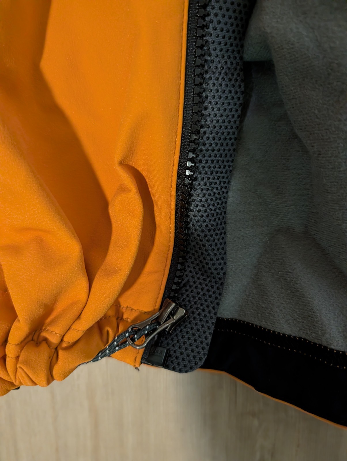 Mountain Hardwear Conduit weatherproof Small Orange Jacket