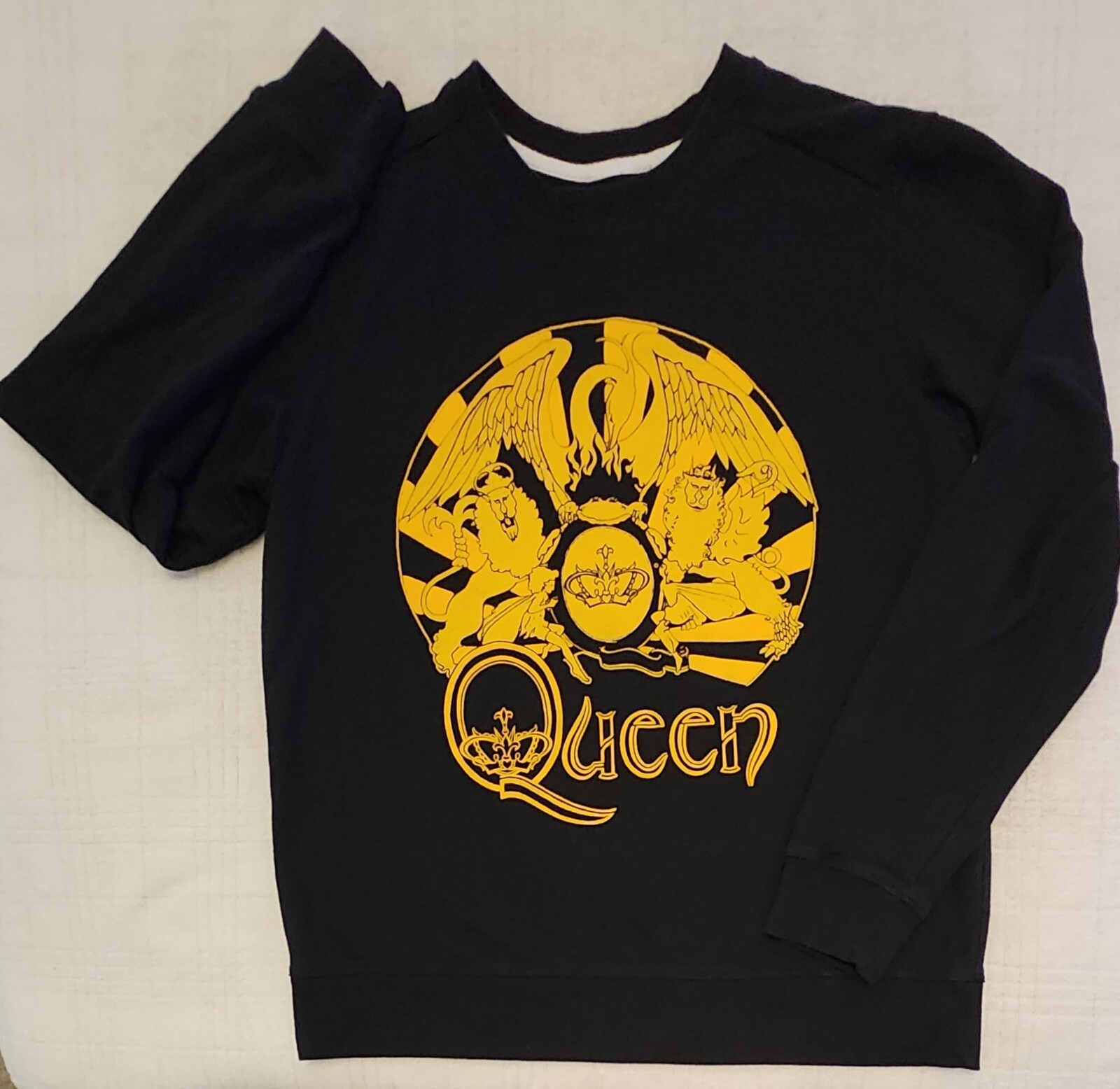 Queen Official Merch Crisp Black Soft Medium Long Sleeve Logo Sweatshirt