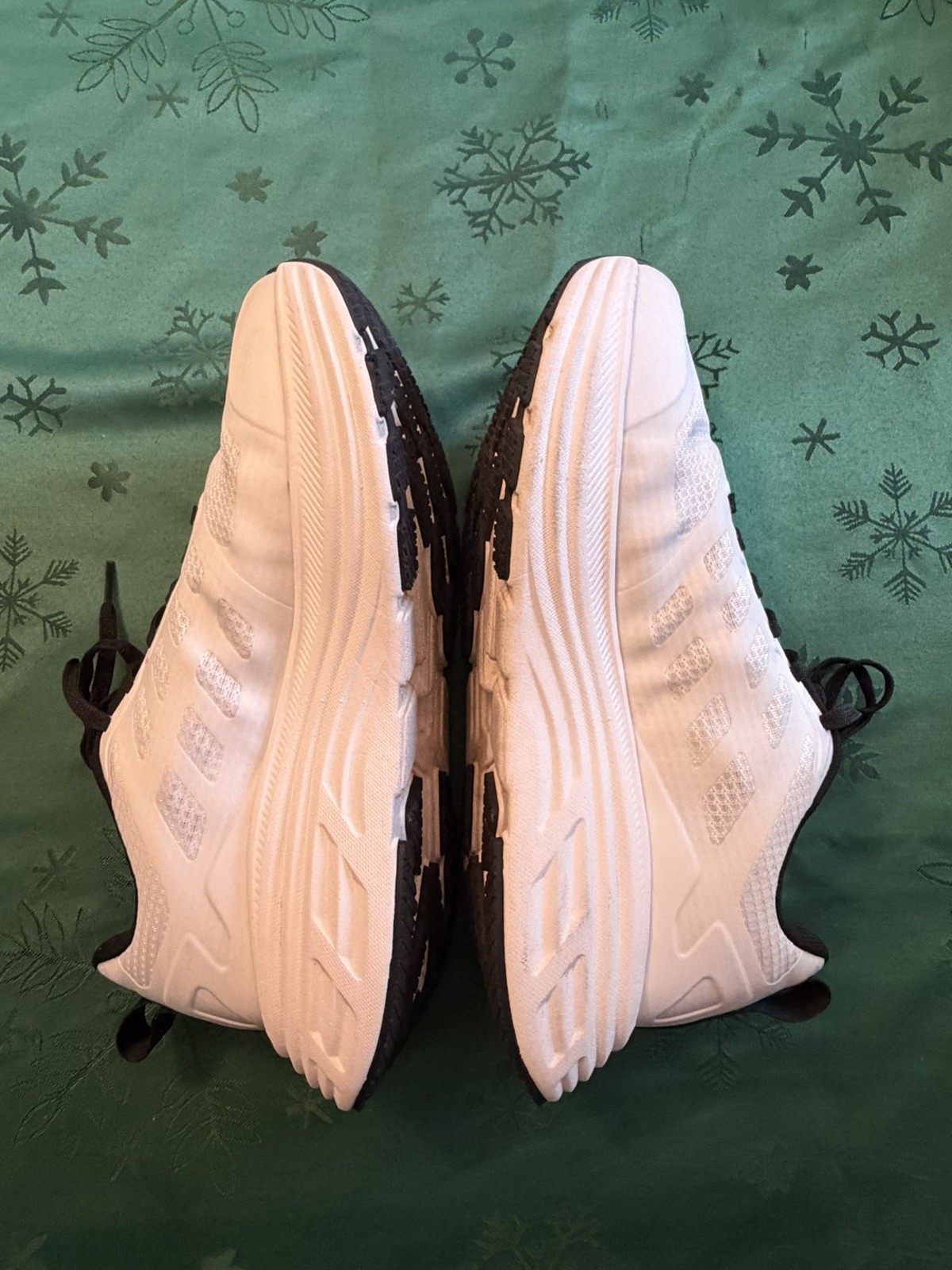 Women’s off White Super Comfy Nortiv8 Tennis Sz 8.5