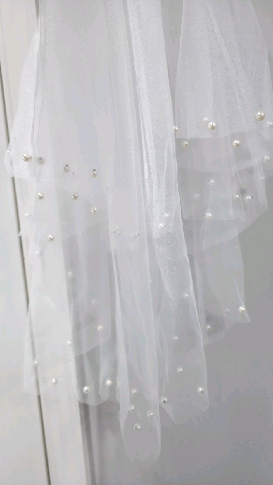 Pearl Edge Wedding Veil 2 Tier Beaded Bridal Veils Fingertip Length White Veil