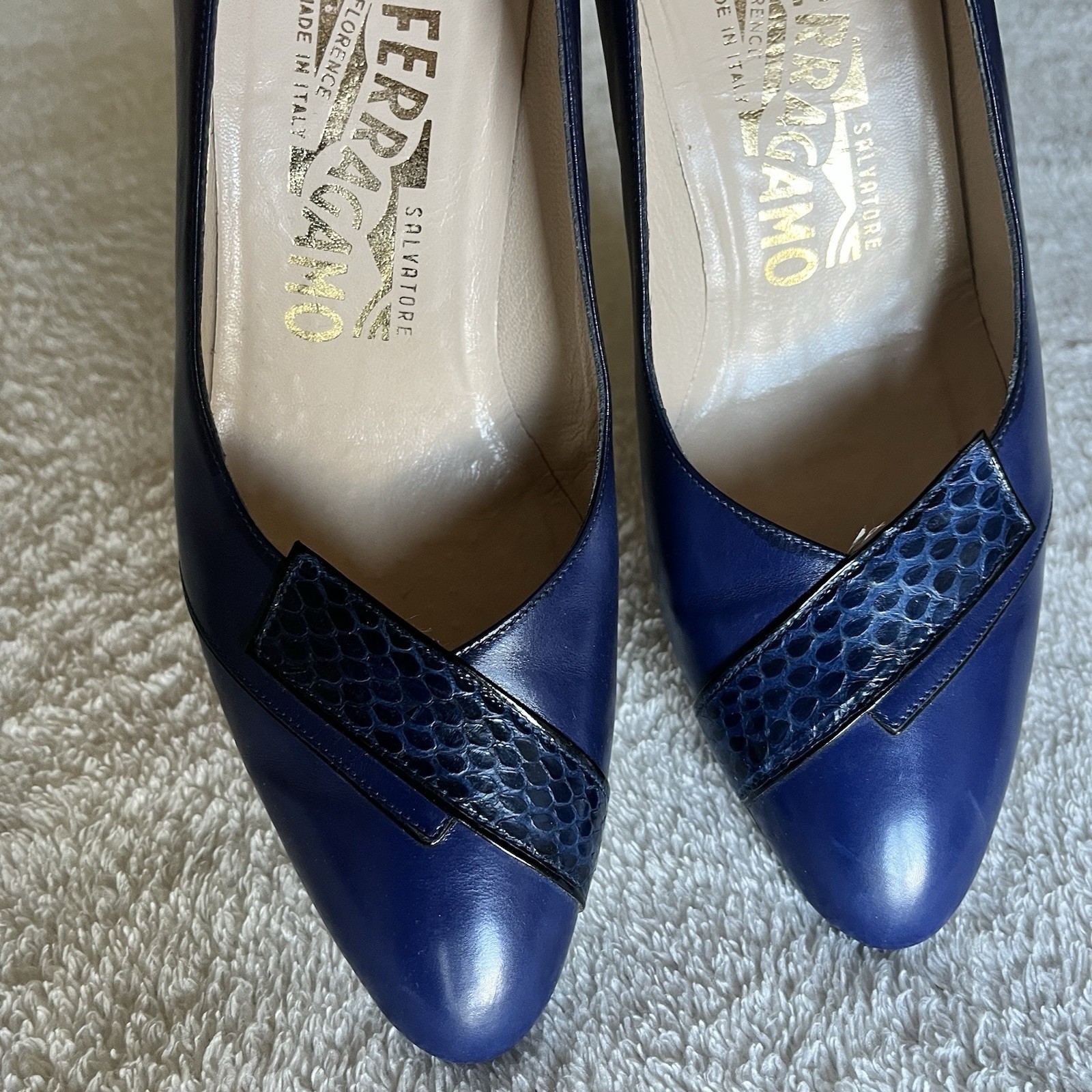 Salvatore Ferragamo Blue Leather Pumps Snakeskin Accent Almond Toe Slip-On 7B
