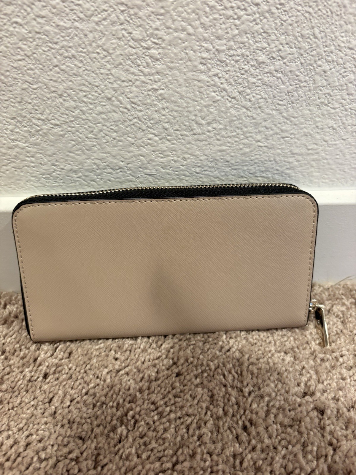 kate spade new york Women’s Zip-Around Wallet Colorblock Black Beige Logo