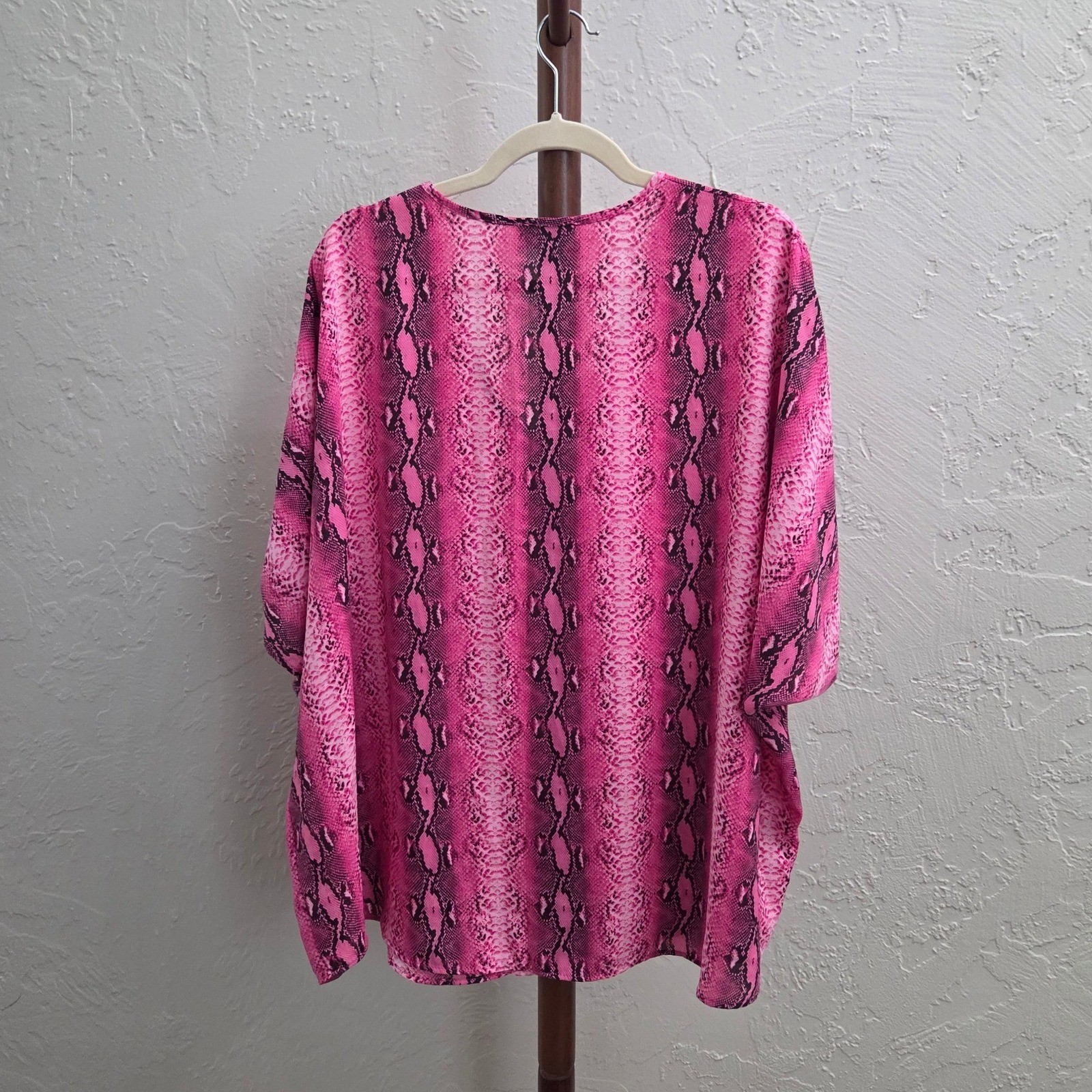 T222. Pink Snakeskin Pattern V-Neck Oversized Top