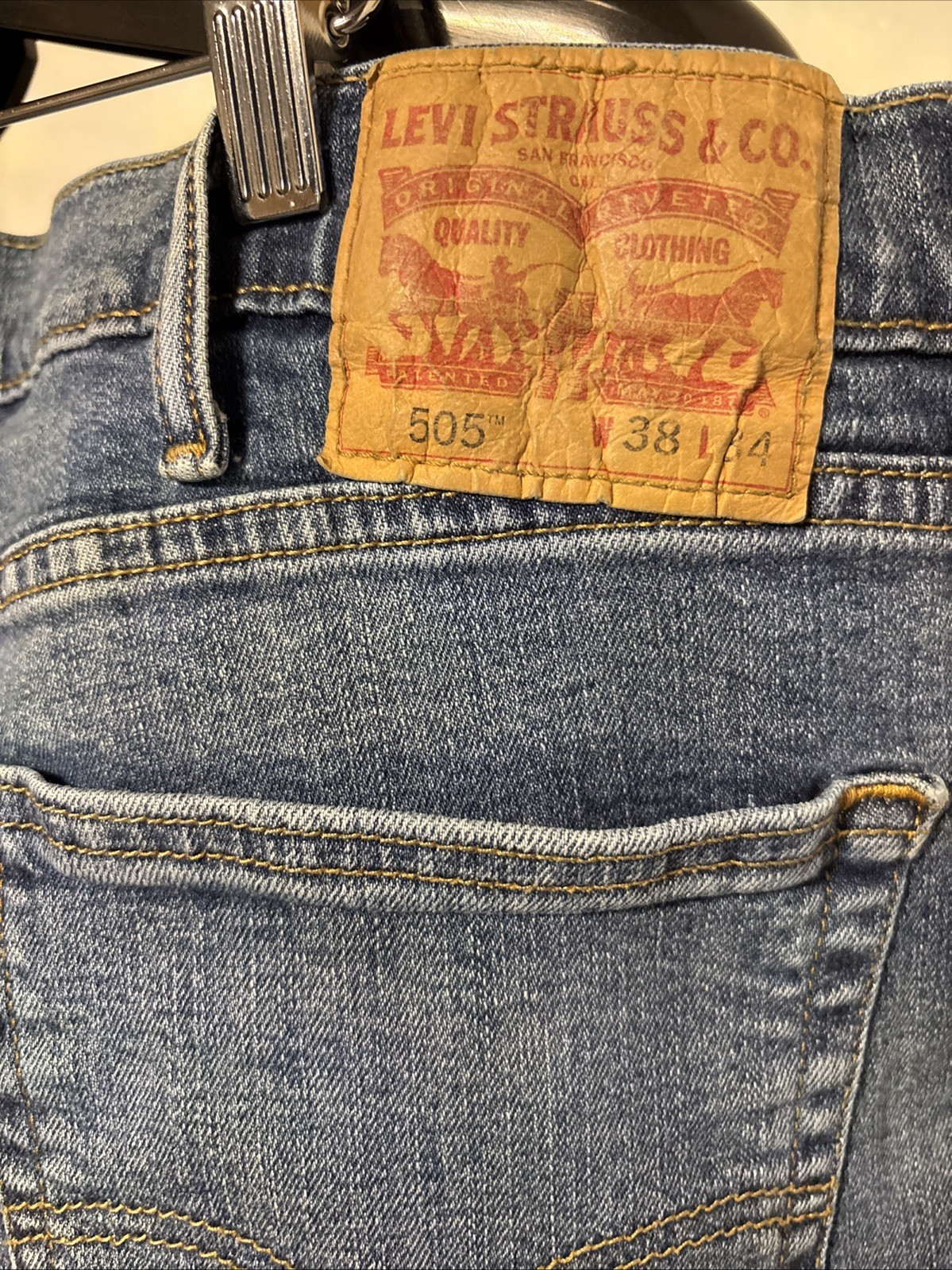 LEVIS 505 Men’s Jeans Size 38 x 34 Med Wash Blue Denim Relaxed Fit Straight Leg