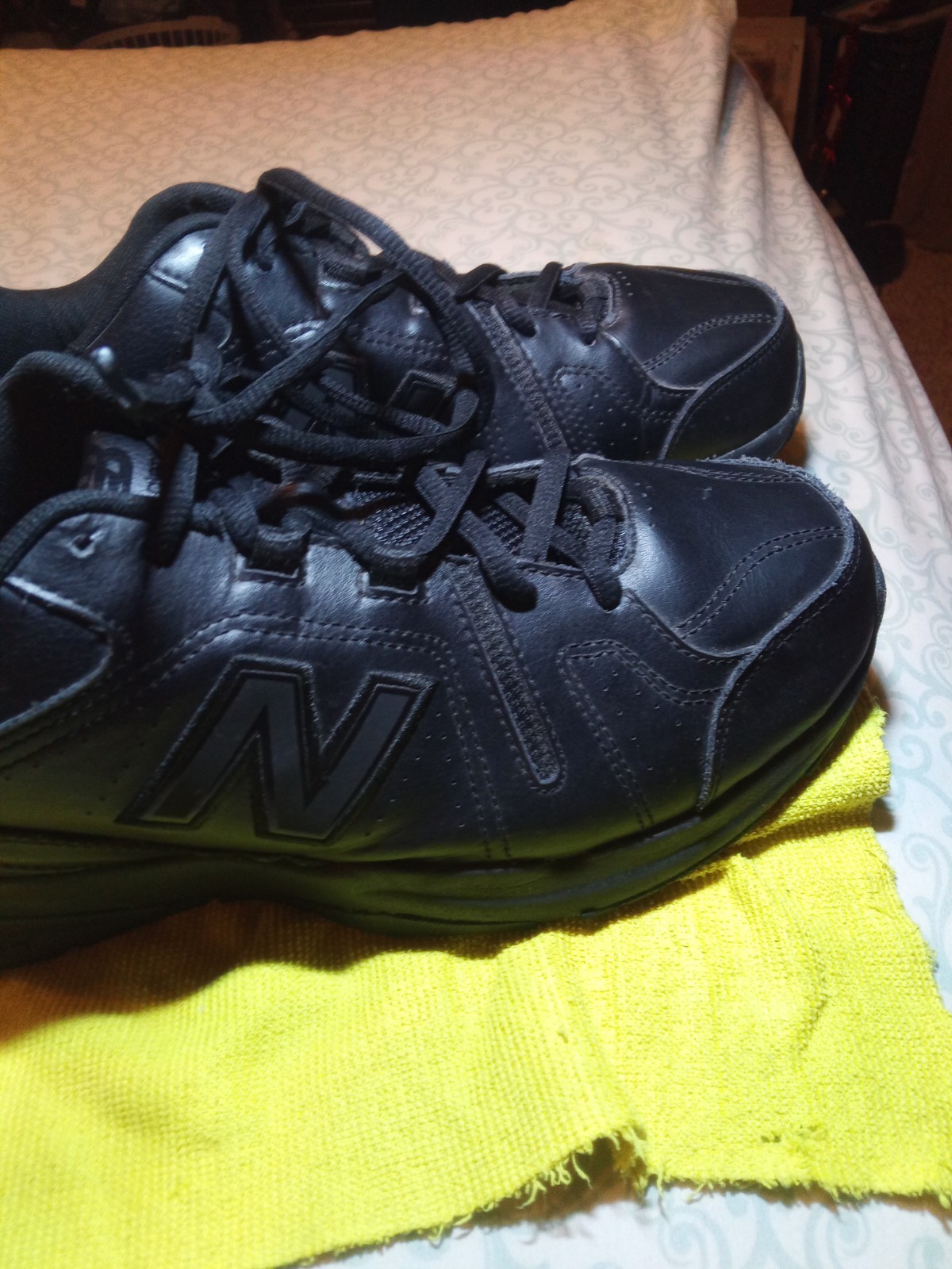 New Balance 608 Men’s Size 8.5 4E Black Leather Running Shoes