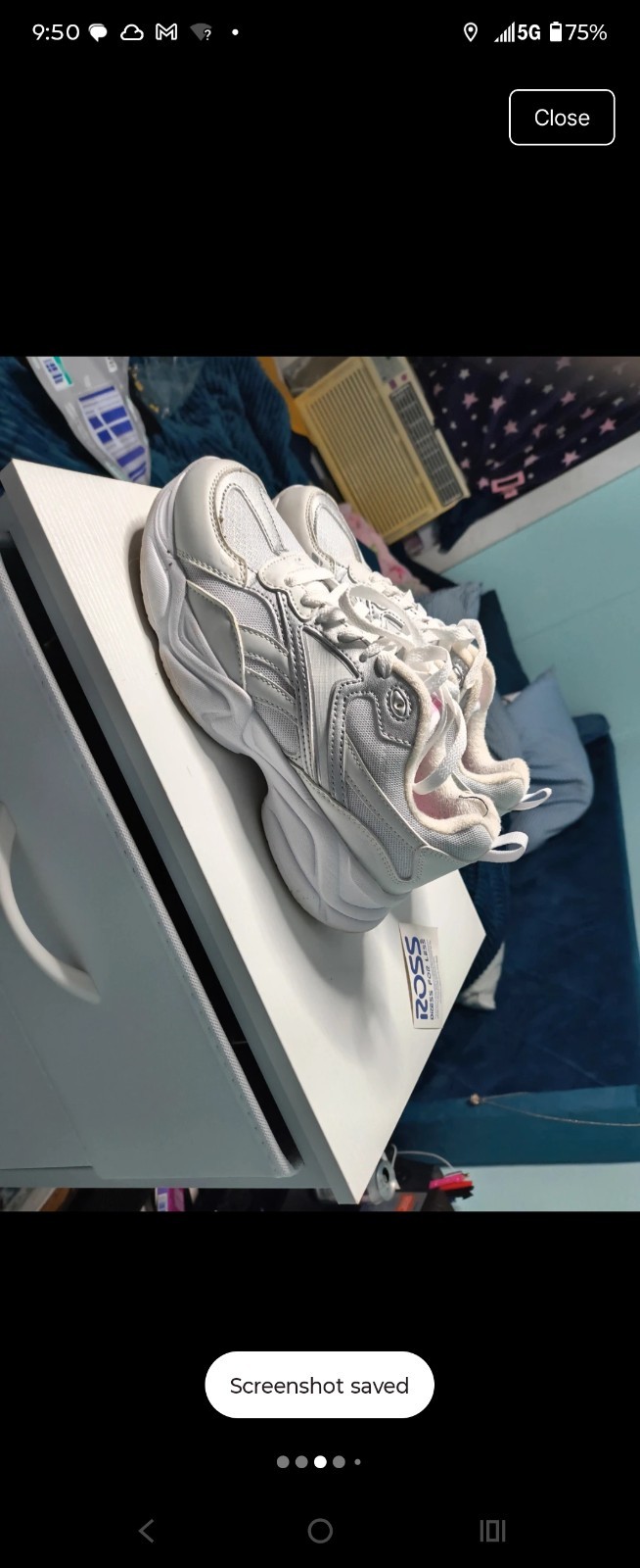 Reebok White & Pink Low Top Lace-Up Athletic Sneakers Rubber Sole Unisex