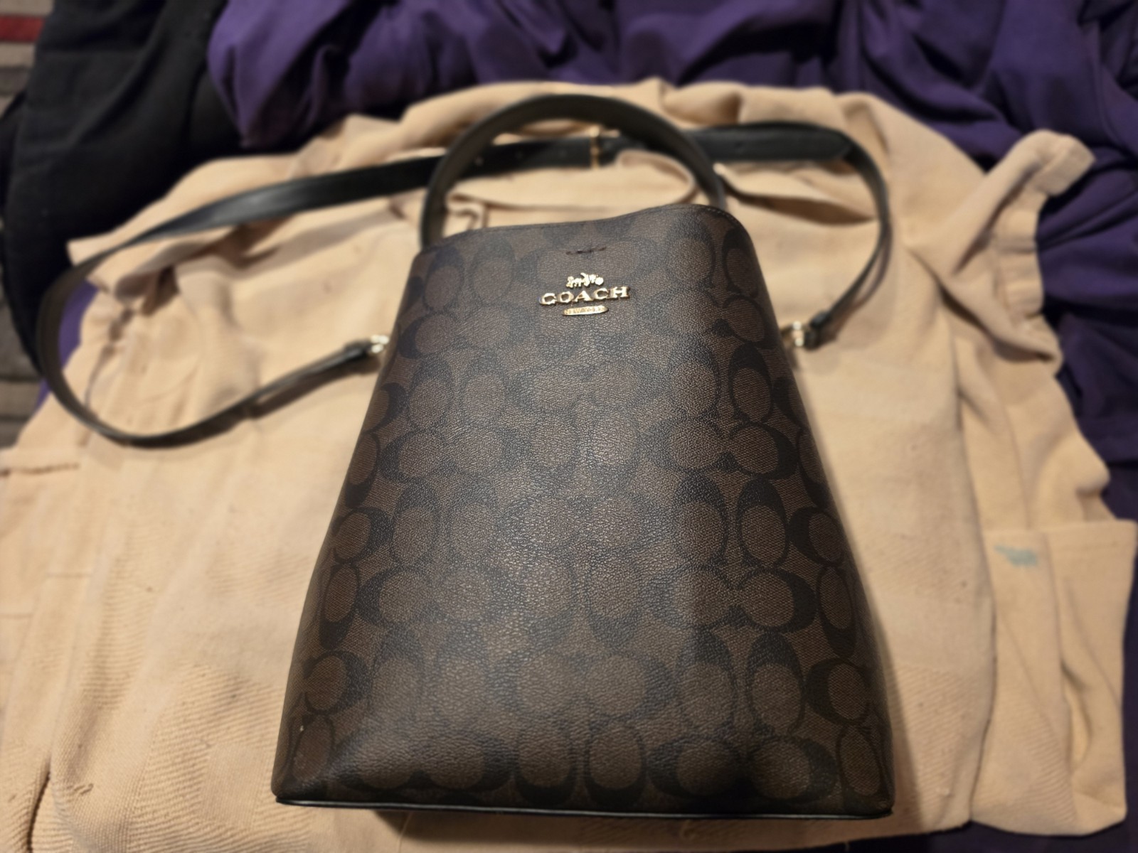 Coach Signature Black Small Crossbody Bag Zip Silver Hardware Detachable Strap