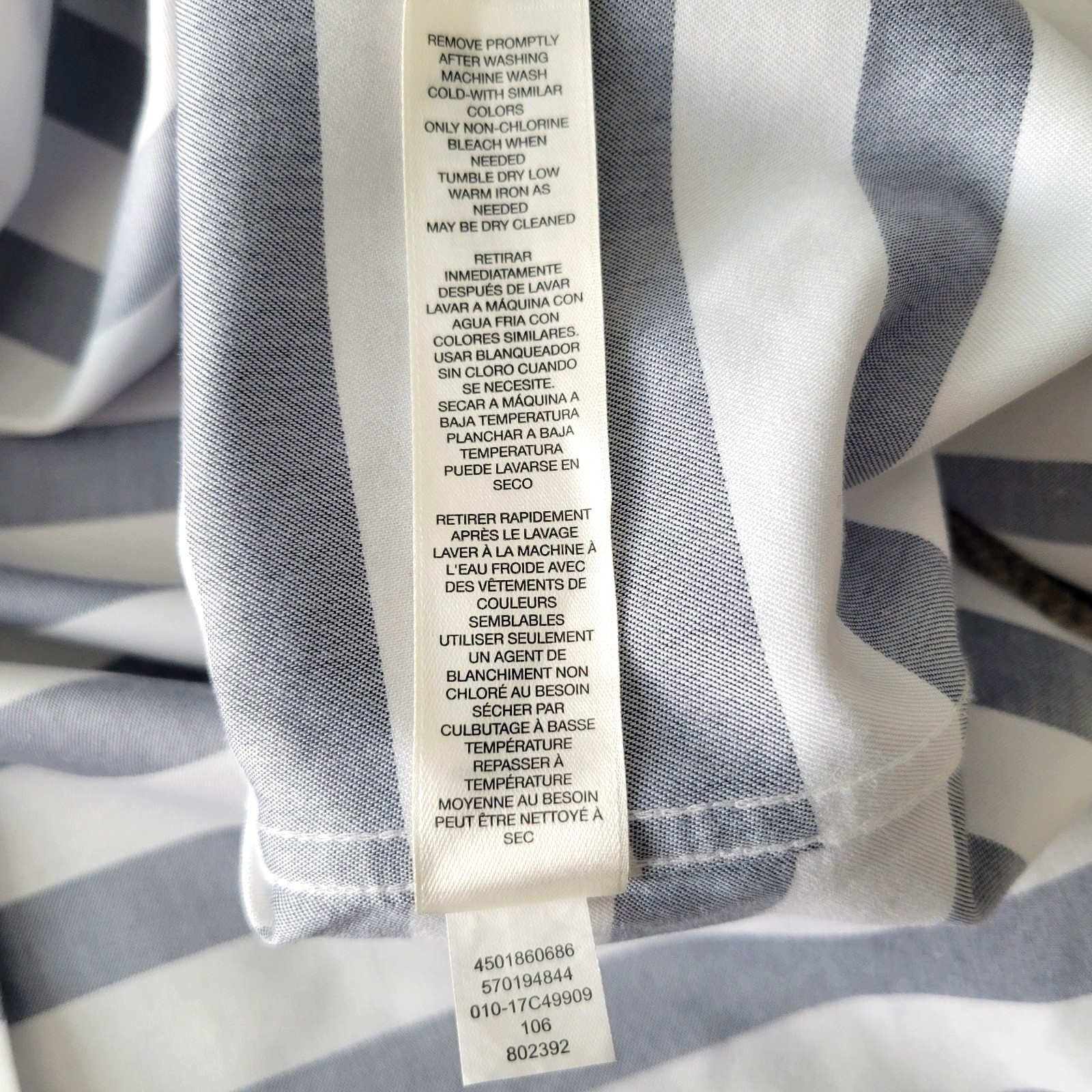 Chicos Shirt Womens 3.5 US XL 18 White Blue No Iron Stripe Pleated Stitch Back