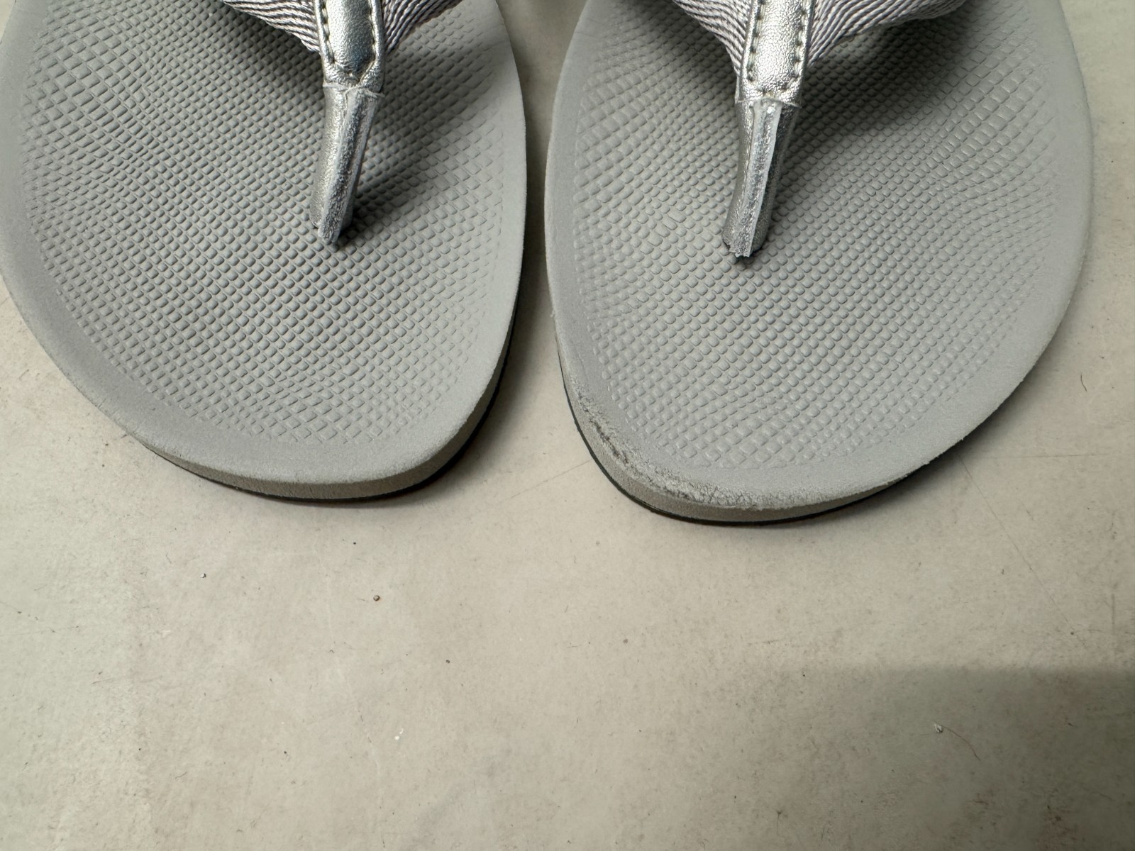 PRADA Grey Rubber Flip Flops Sandals Silver V Strap Synthetic UK6 EU39