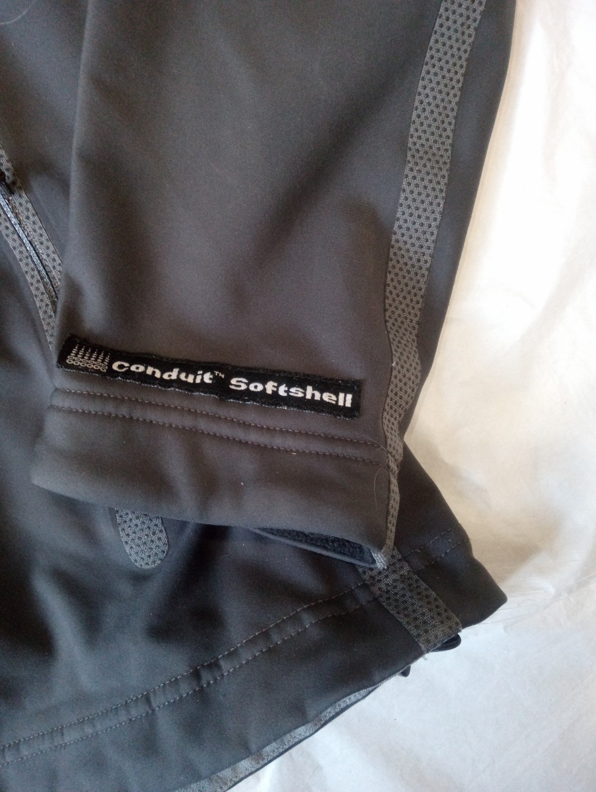 Vintage Mountain Hardwear Conduit Softshell Jacket sz M Women’s Gray Packable