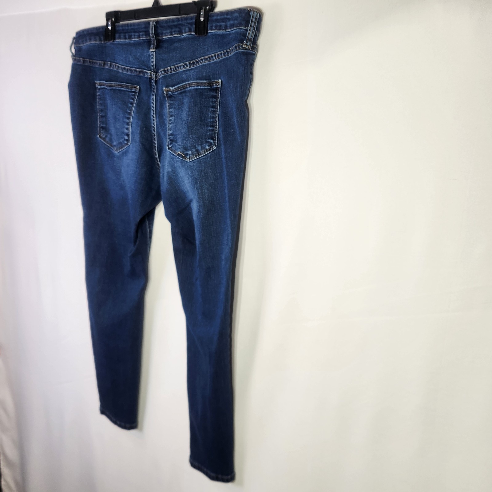 Universal Thread Mid Rise Skinny Jeggings Medium Wash – Size 18