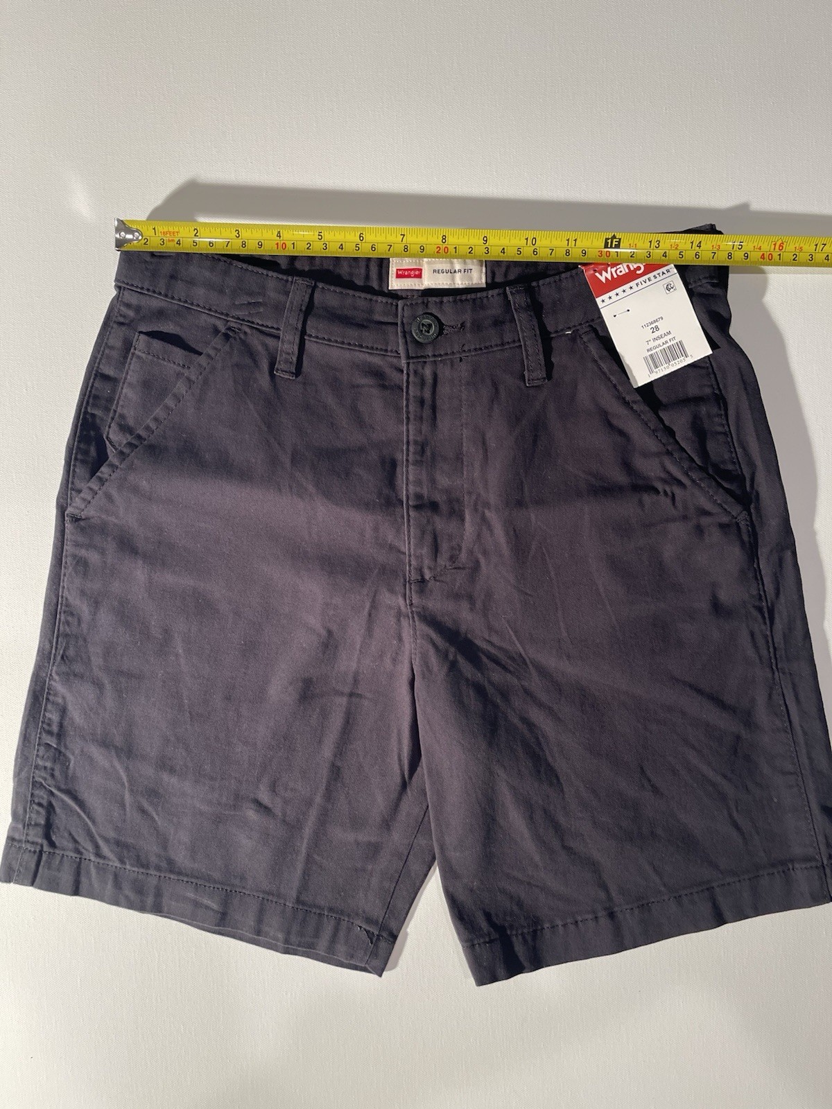 Wrangler Men’s Five Star Premium Regular Fit shorts Size 28. NWT. Sku#0036