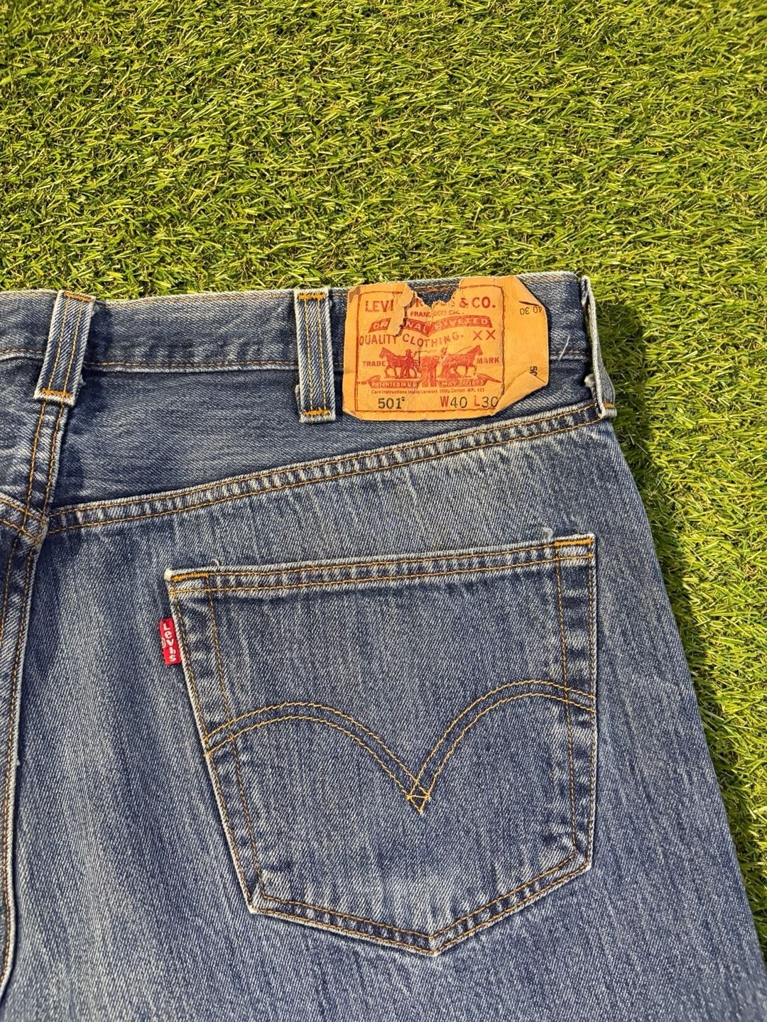Baggy Levi’s 501 Original Fit Straight Leg Button Fly Medium Wash Jeans 40×30