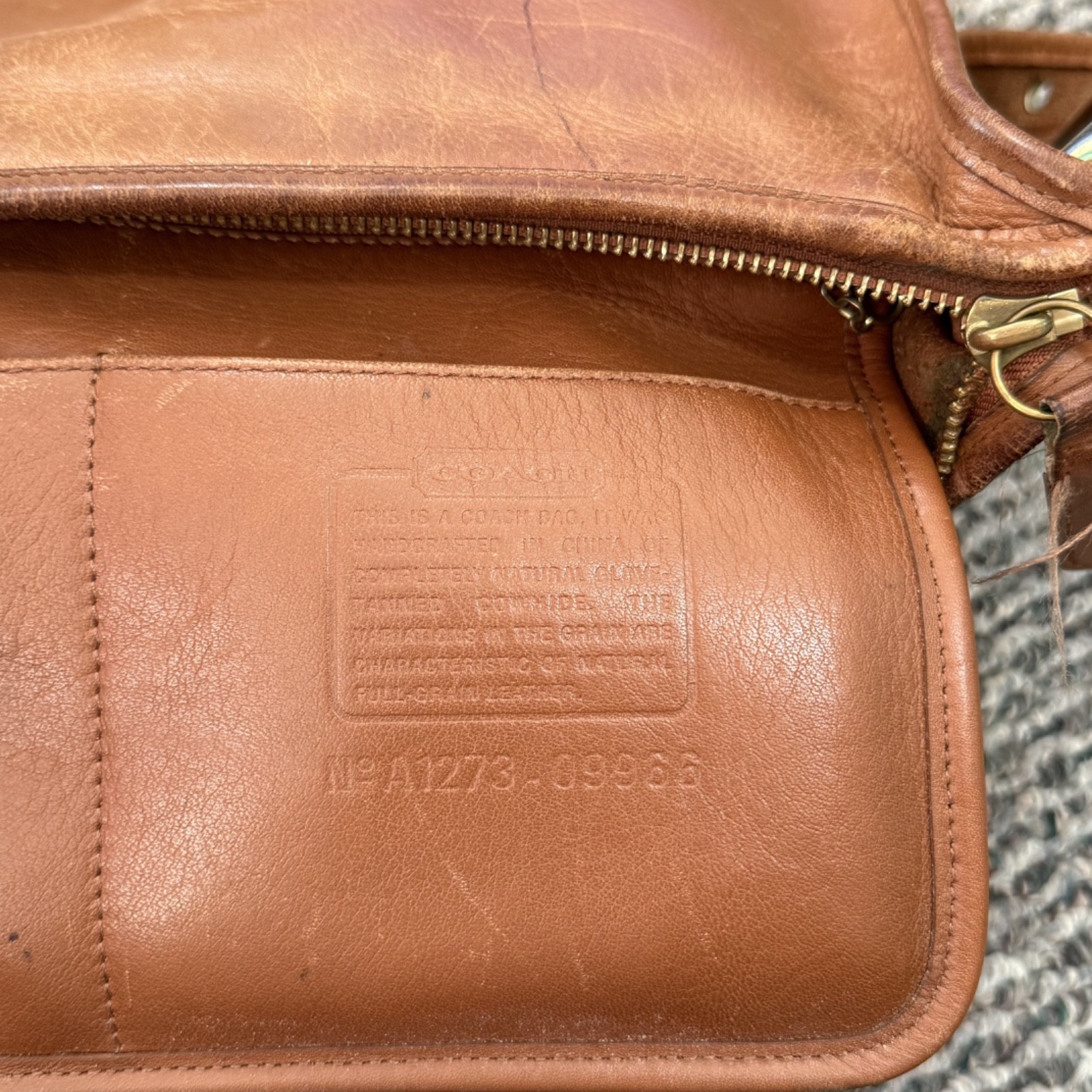 Vintage Coach Legacy Bag Zip 9966 British Tan Leather Purse Preppy