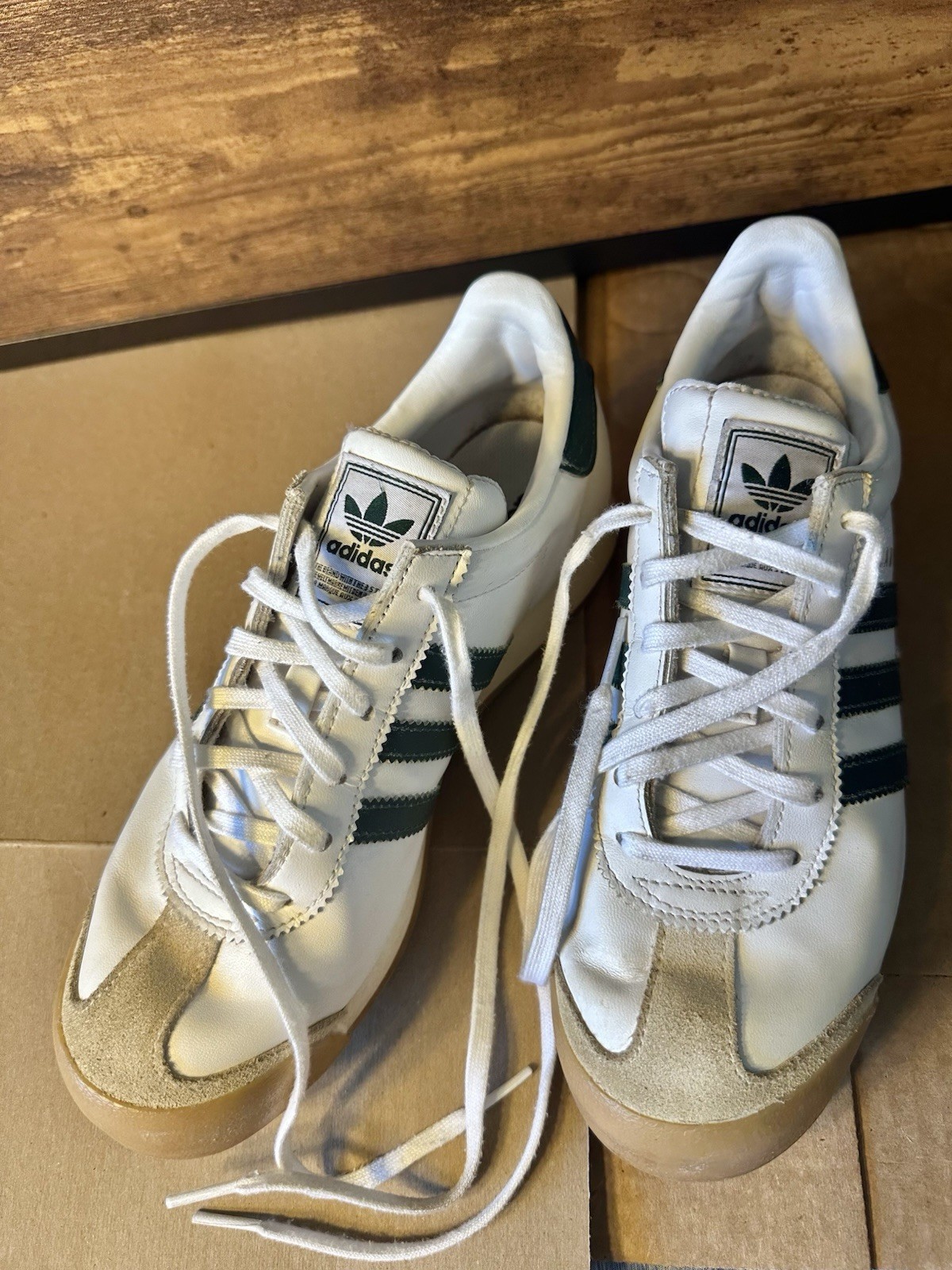 Adidas Samoa 6.5 White Green Suede Low Top Lace Up Cushioned Gum Leather AIF7166