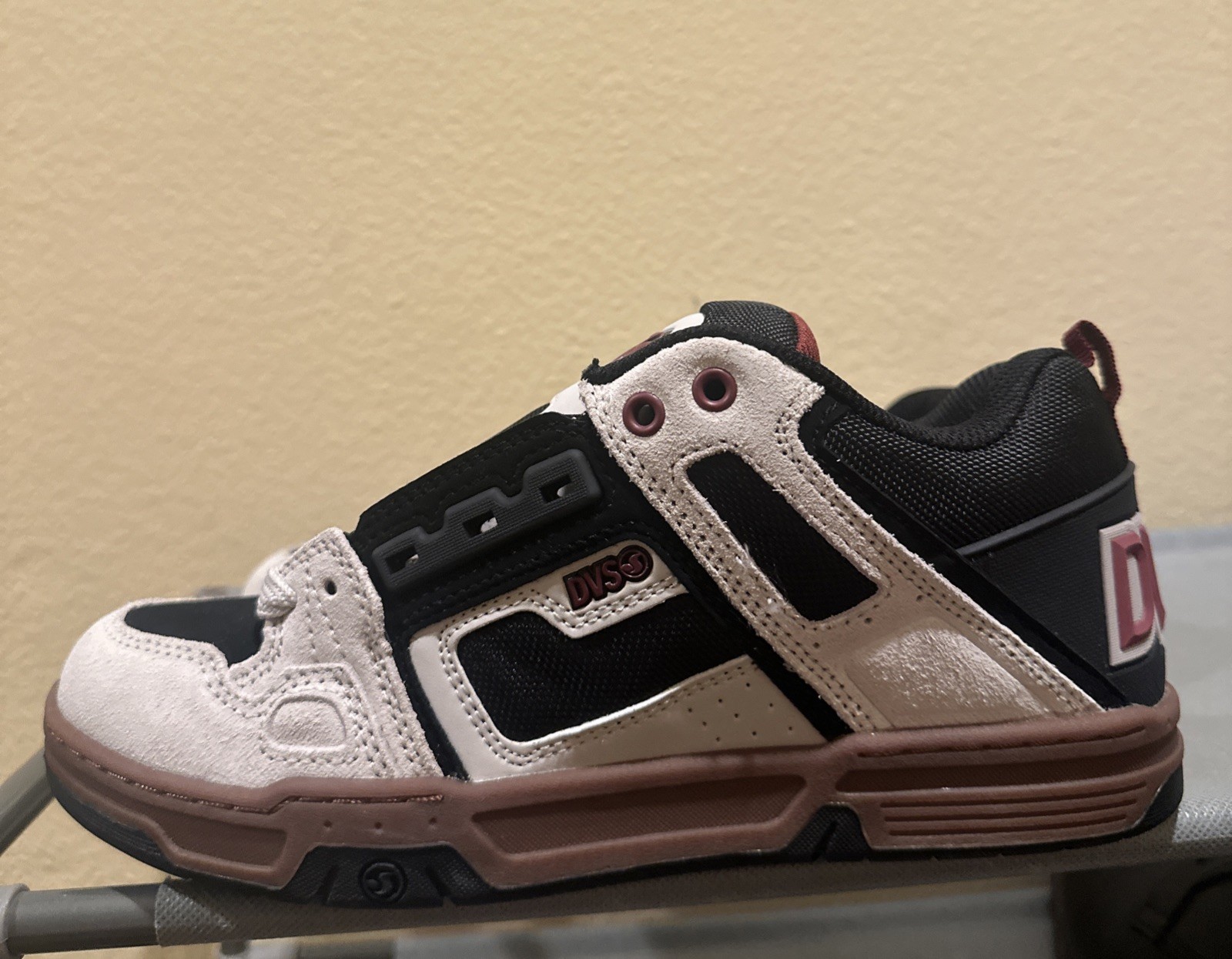 DVS Comanche – White/Black/Red Men’s 7 Brand New