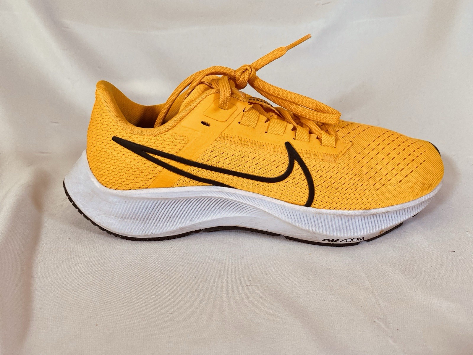 Nike Pegasus 38 Baylor Team Issued Men 6.5 Women 8 University Gold