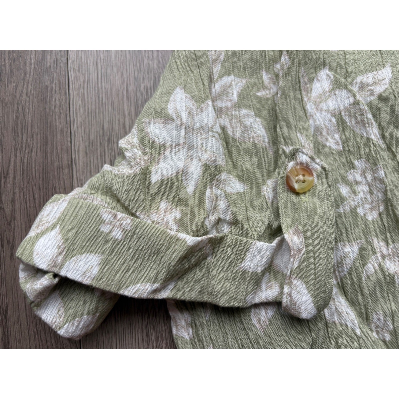 Jaclyn Smith Classic Green Floral Rayon Button Down Shirt Womens 1X Short Sleeve