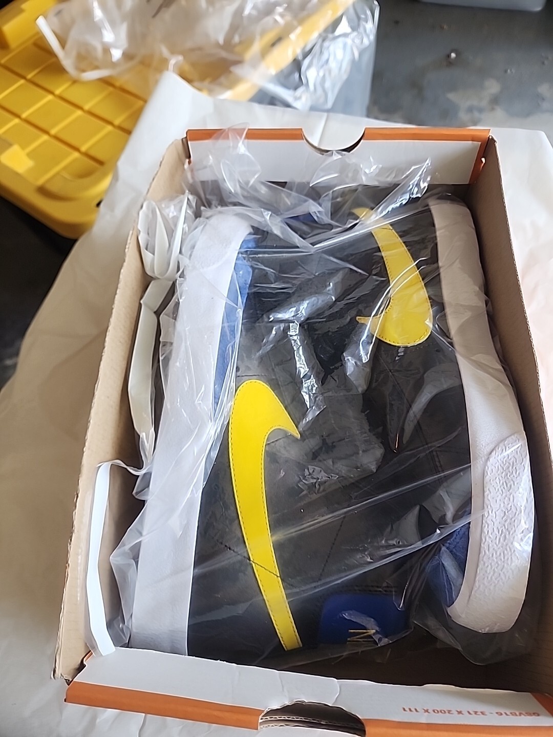 Nike Mens Blazer Mid 77 Vintage Shoes Black Yellow Blue Sz 10 DC1414-001