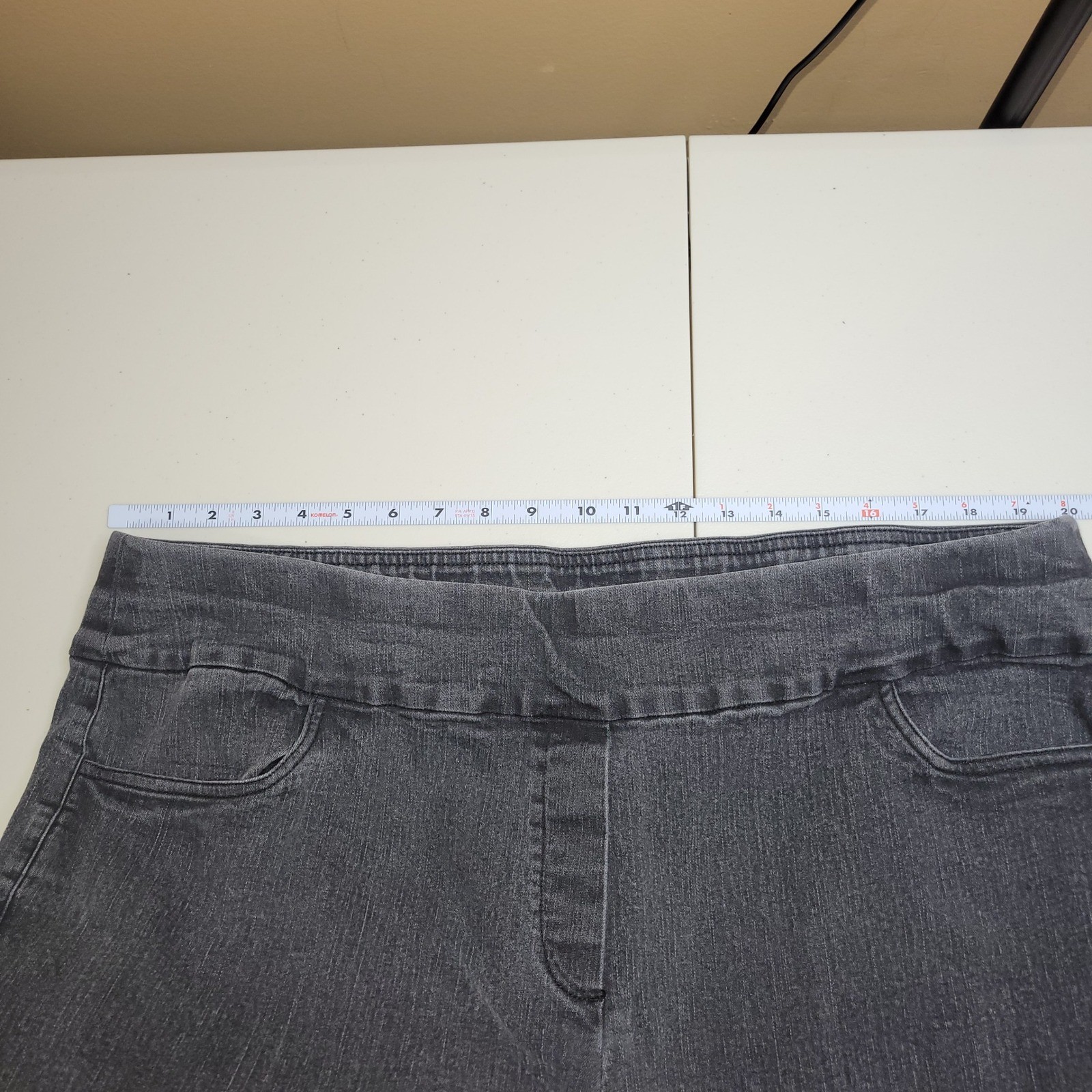 Alfred Dunner Pull On Pants Size 22W Gray Stretch Crop Pockets Denim Jeans