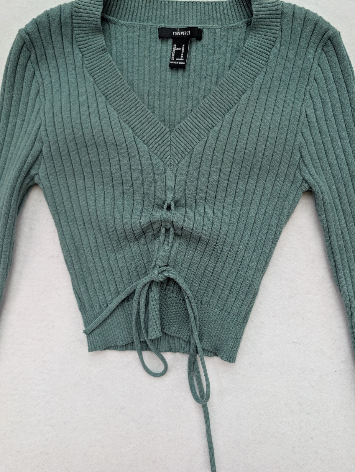 Forever 21 Women’s Sweater Size M Green Cropped Ribbed Pullover