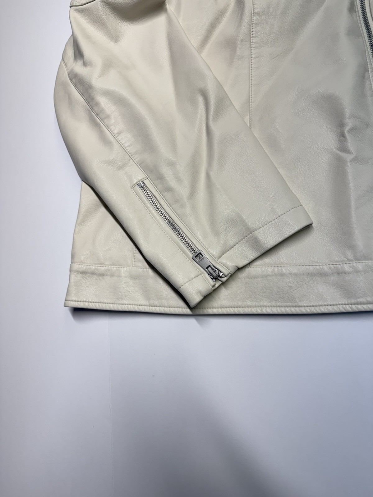 Levis Women’s Leather Jacket Full Zip Size 4X LW7WU263 100% Polyurethane NWT