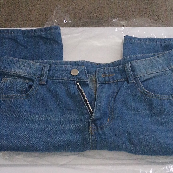 Women’s Blue Medium Wash Denim Straight Jeans, Regular Fit, Mid Rise, M Fit Sz 9