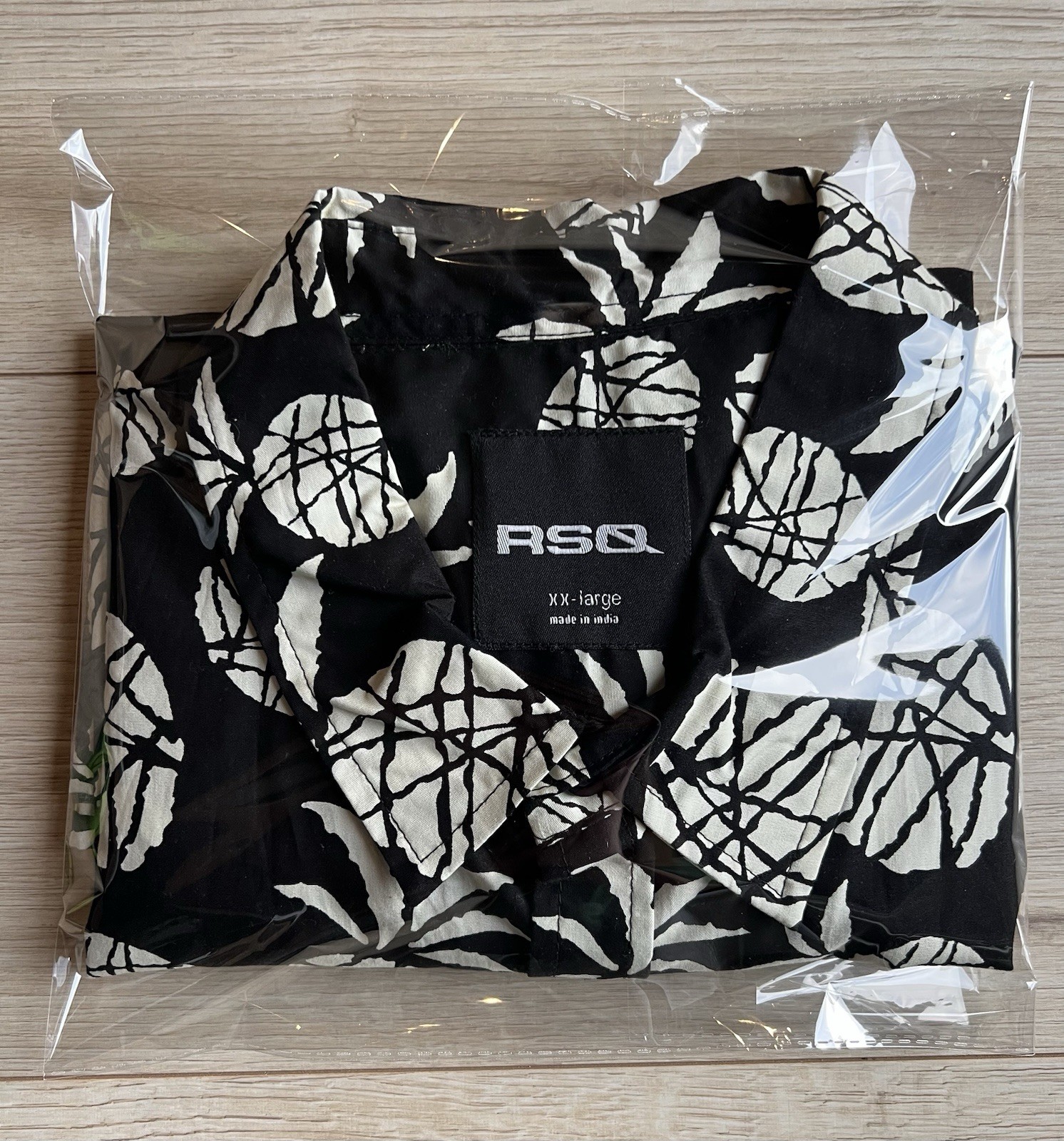 RSQ Hawaiian Shirt Mens 2XL Black Pineapple Print Beach Travel Cotton NWT