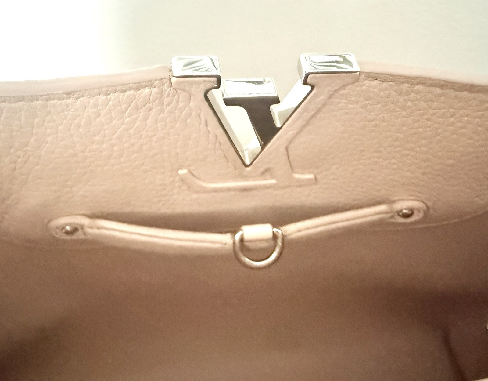 Authentic Louis Vuitton Capucines MM Taurillon Leather Top Handle Bag w/COA