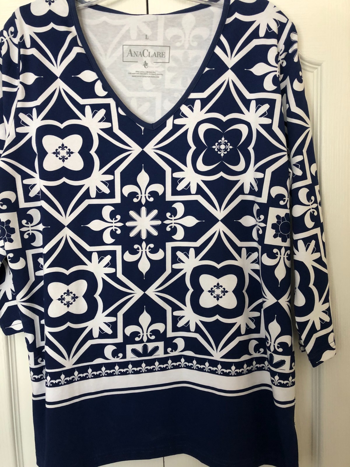 Ana Clare Woman’s Navy White Top Size Small NWT