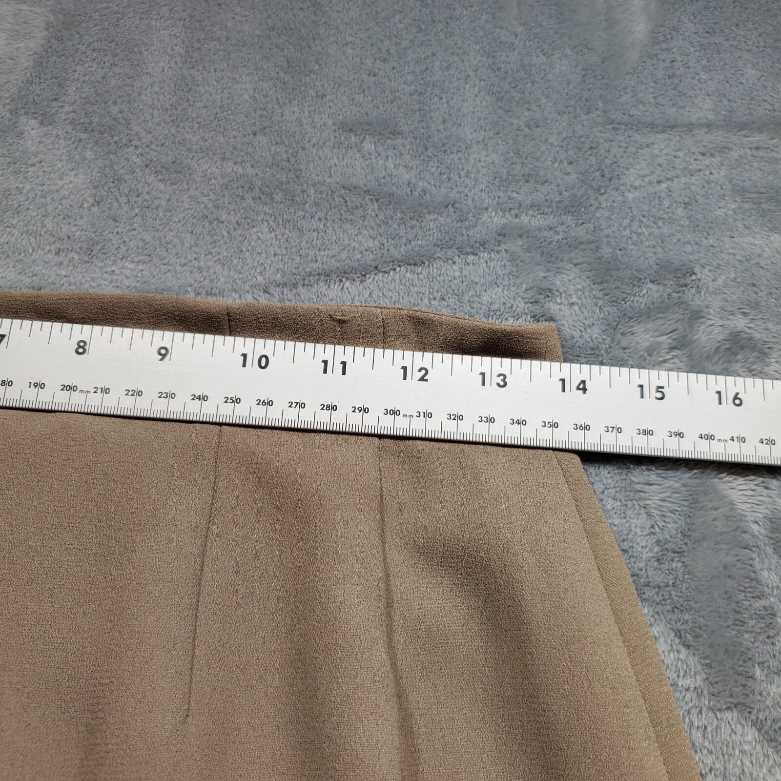 Chaus Lined Pencil Knee Length Skirt Light Brown 28″ Waist Back Zipper Wm Sz 6